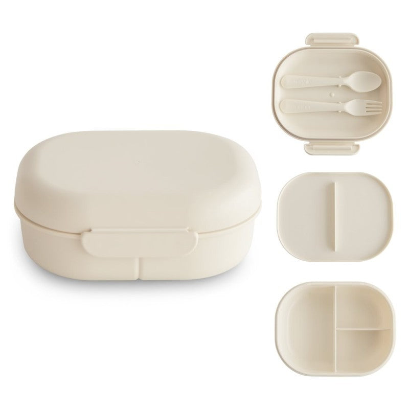 caixa de refeição com talheres na cor ivory da marca mushie