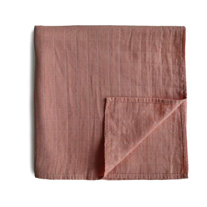 musselina swaddle para bebés e crianças na cor cedar da marca mushie