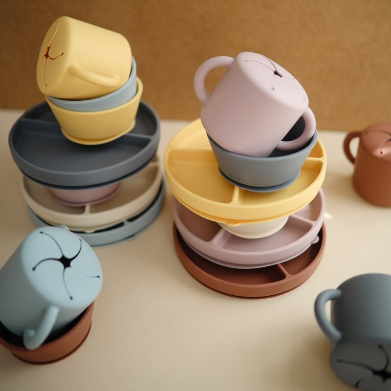 Prato em silicone com compartimentos e ventosa Powder Blue | Mushie