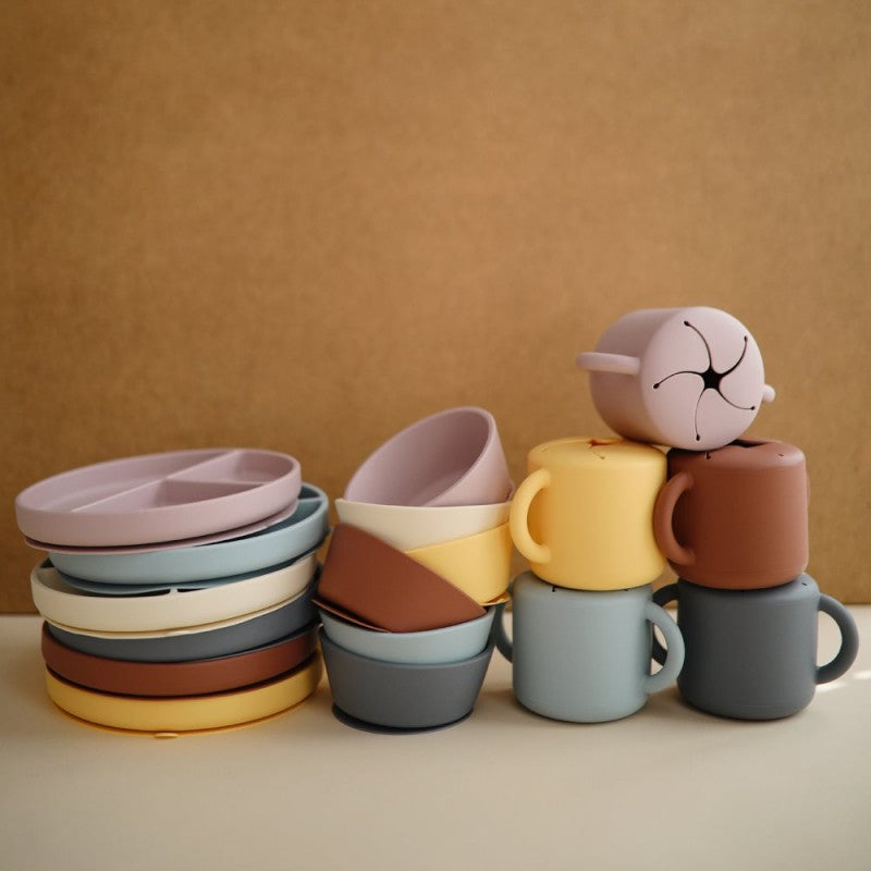 Prato em silicone com compartimentos e ventosa Powder Blue | Mushie