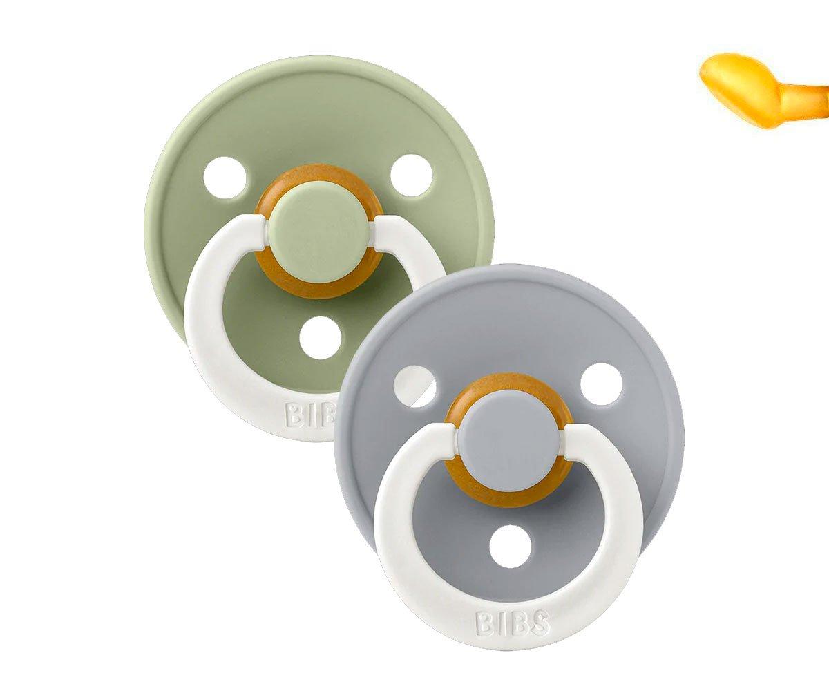 Pack de duas chupetas nocturnas que brilham no escuro com tetina anatómica nas cores Sage/Cloud da marca Bibs