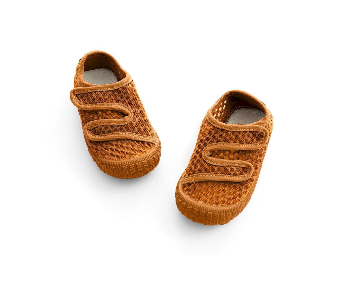 Calçado infantil respirável próprio para água na cor Sienna da marca Grech & Co