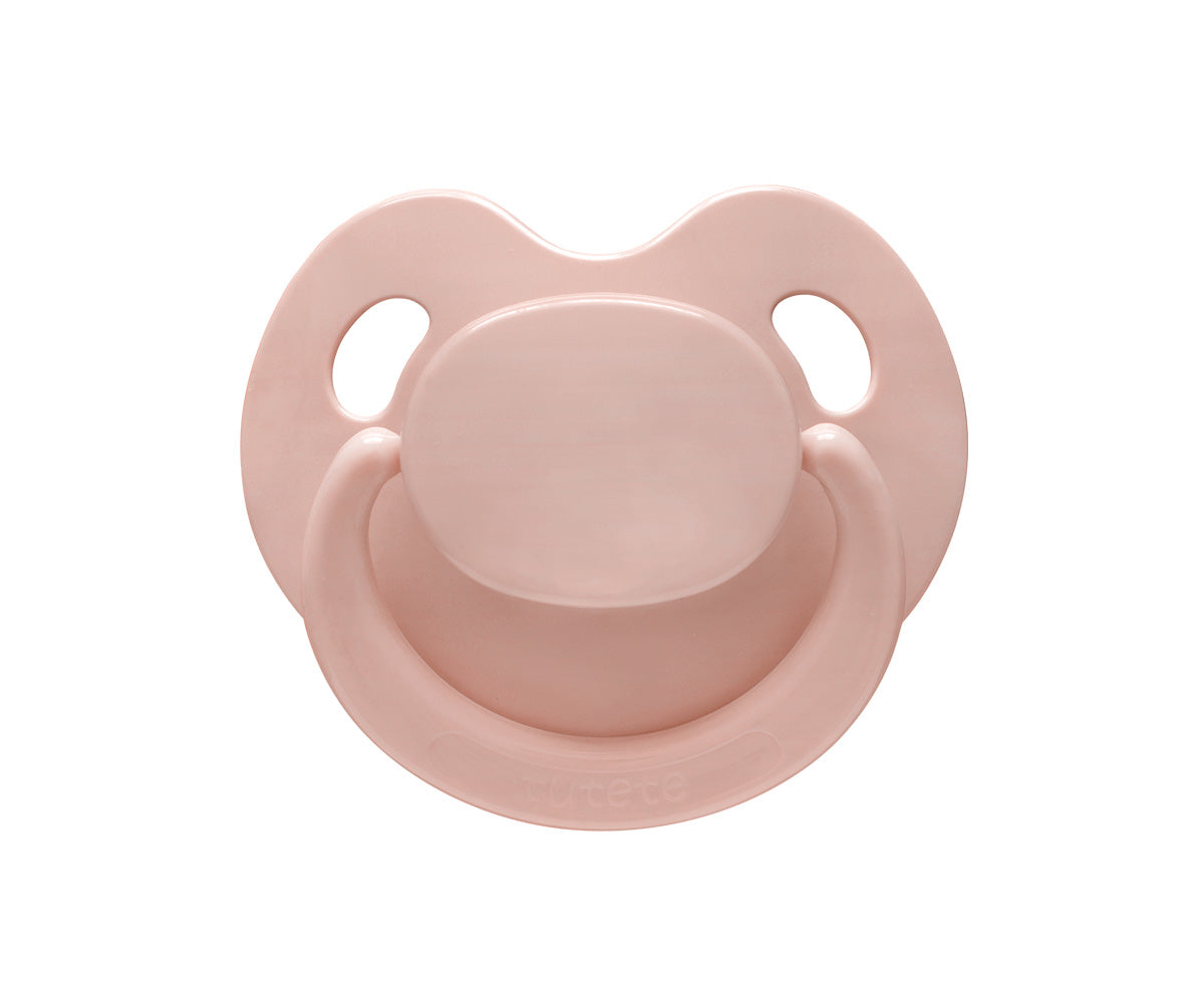 chupeta com tetina anatómica no modelo retro nordic na cor blush da marca tutete