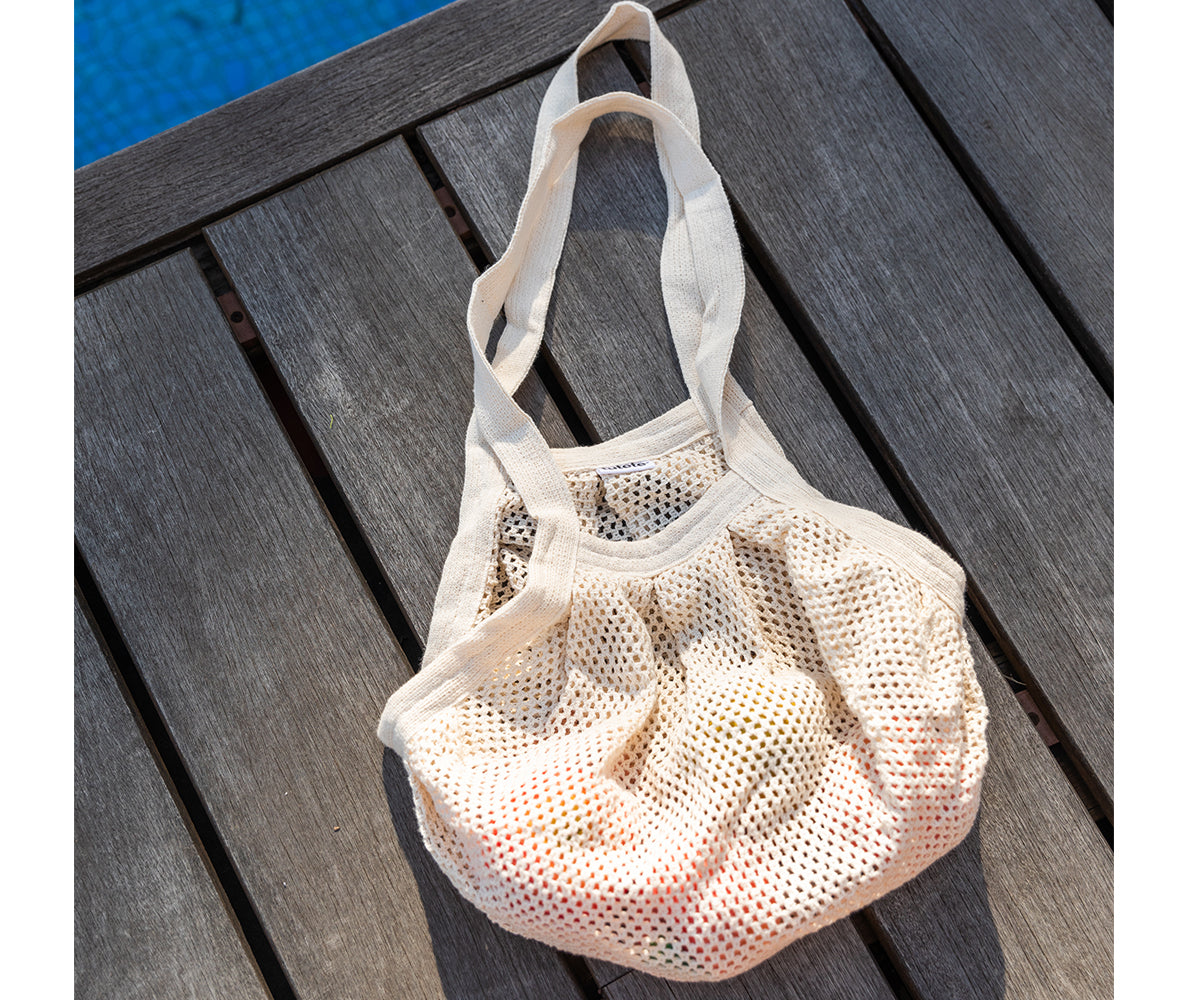 bolsa saco em malha de algodão na cor natural da marca tutete lifestyle