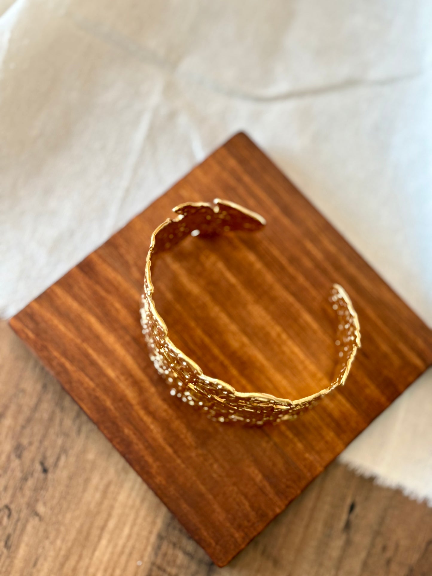 Pulseira Dourada com textura | Minhámê