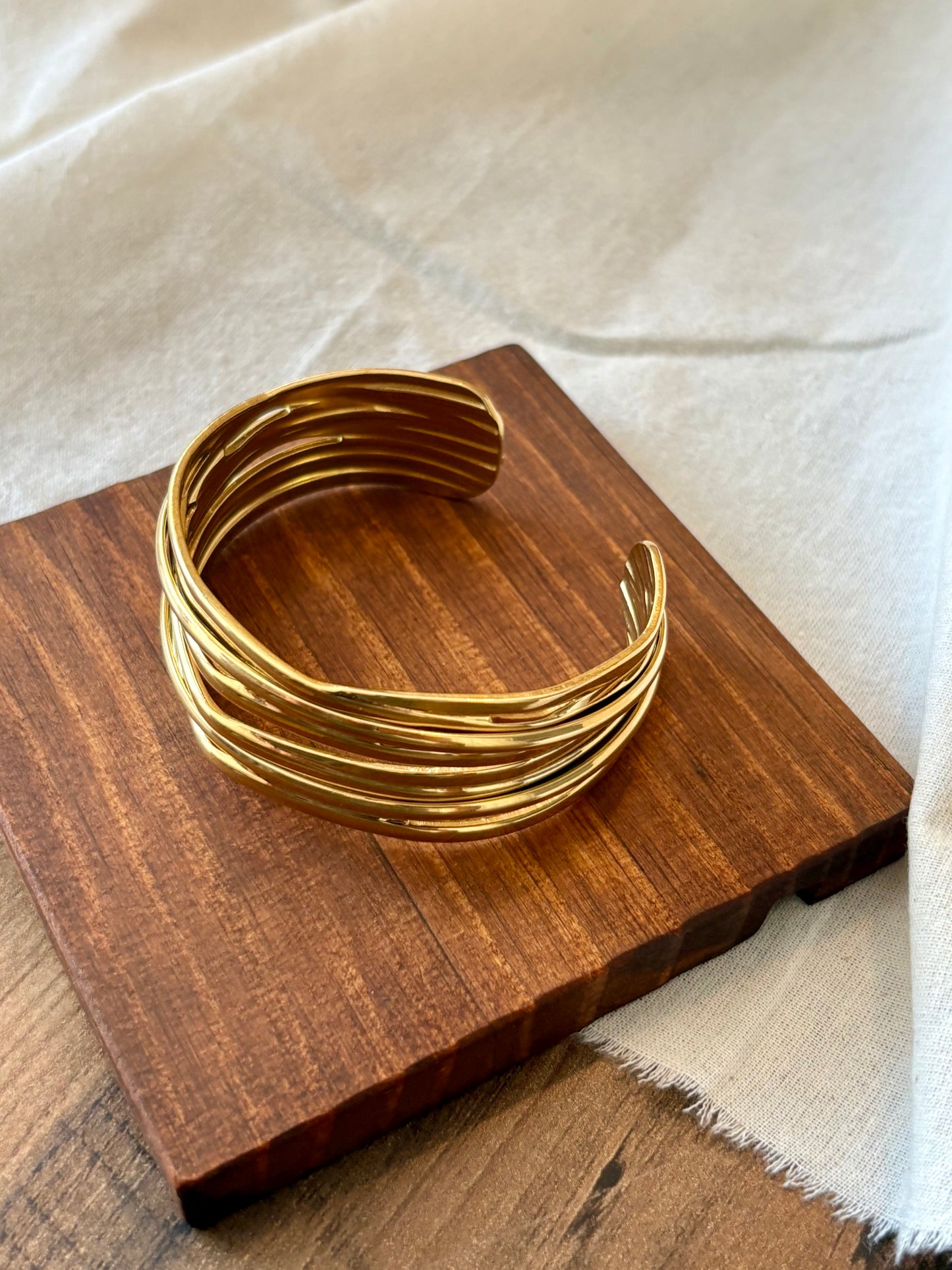 Pulseira Dourada efeito múltiplo | Minhámê