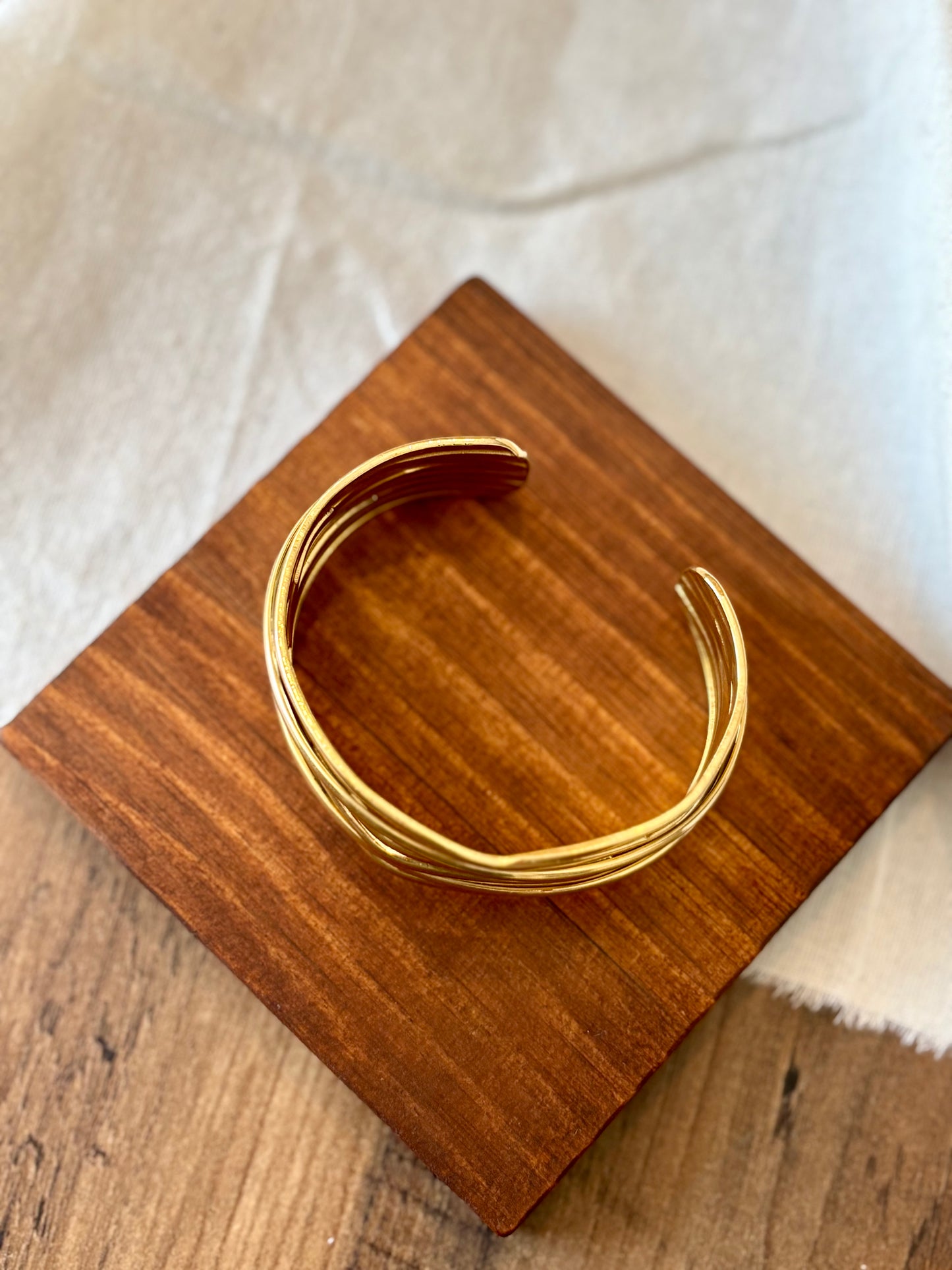 Pulseira Dourada efeito múltiplo | Minhámê