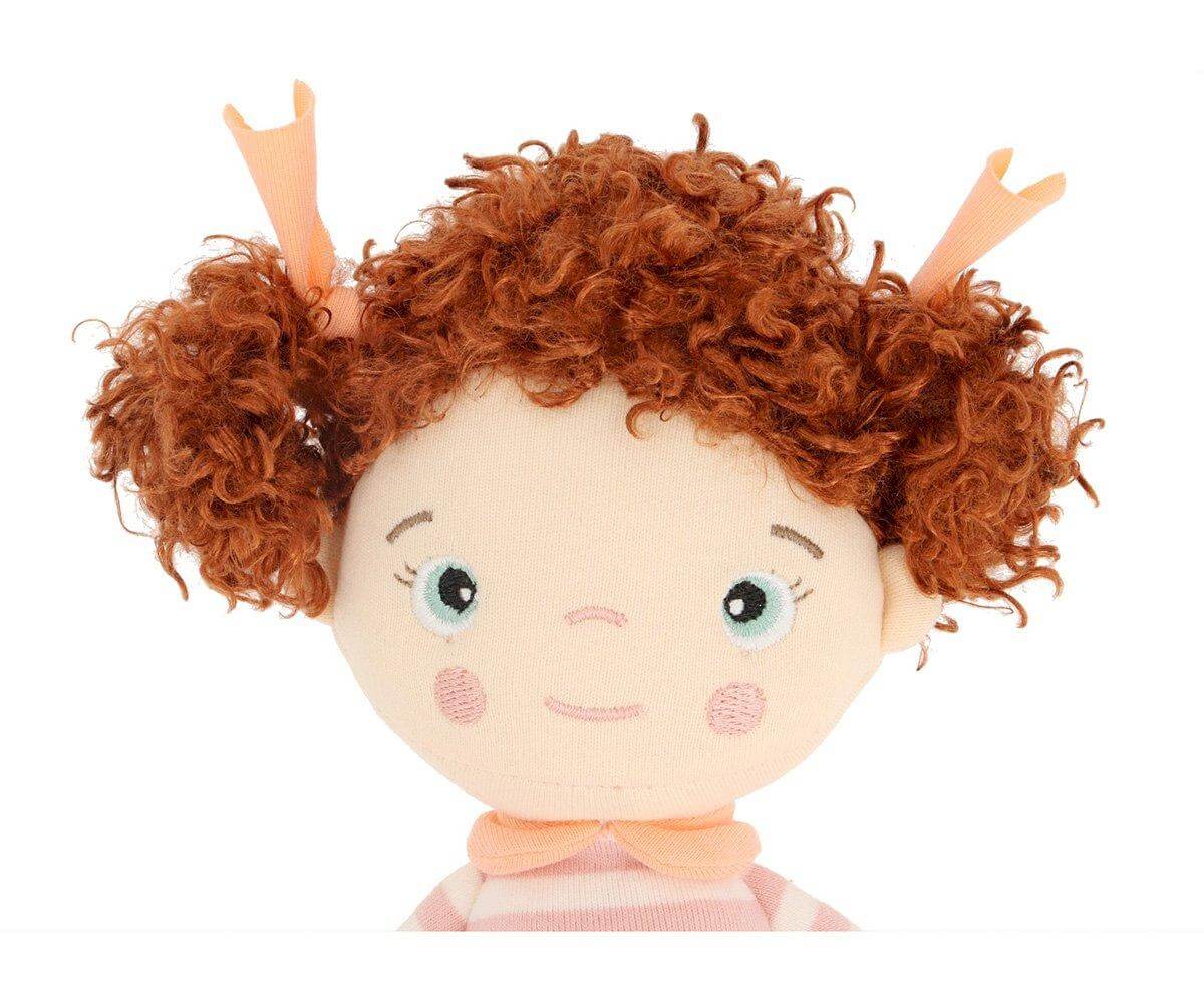 Boneca de pano My Little Friend Peach da marca Monneka detalhe do rosto