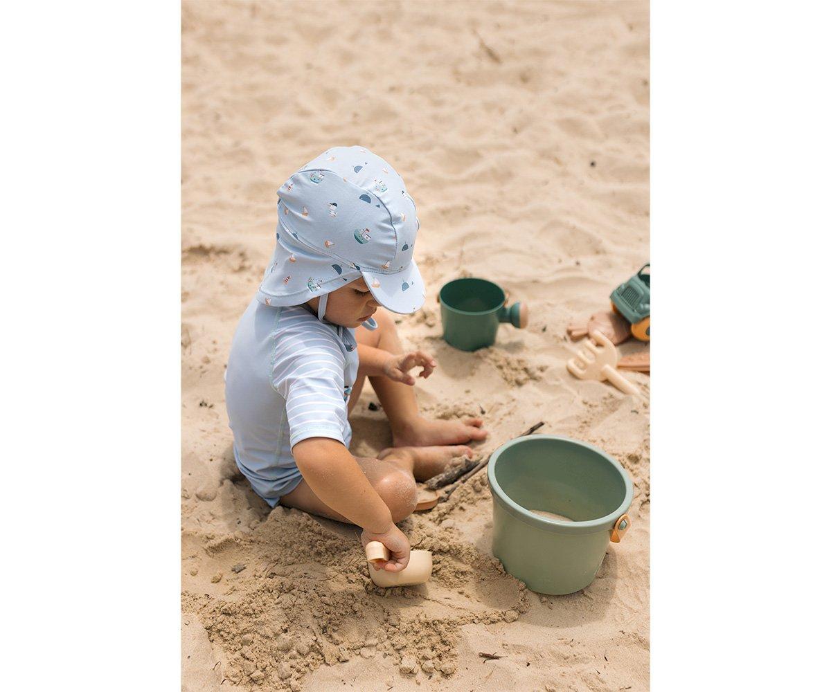 conjunto de brinquedos de praia com camião da marca Monneka na cor Sea green em uso