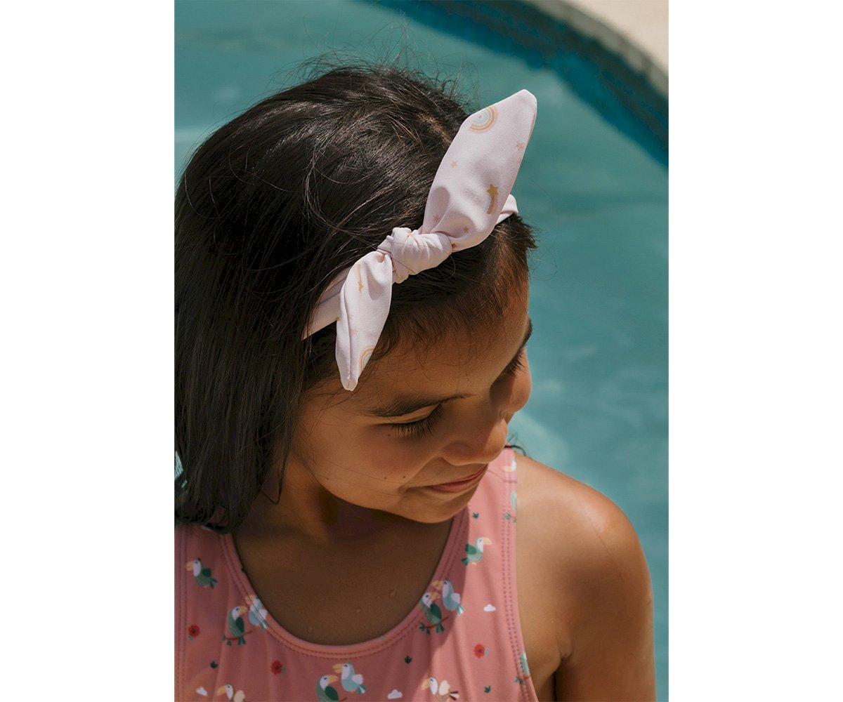 Fita para cabelo para bebés e crianças da marca monneka no padrão starlight em detalhe