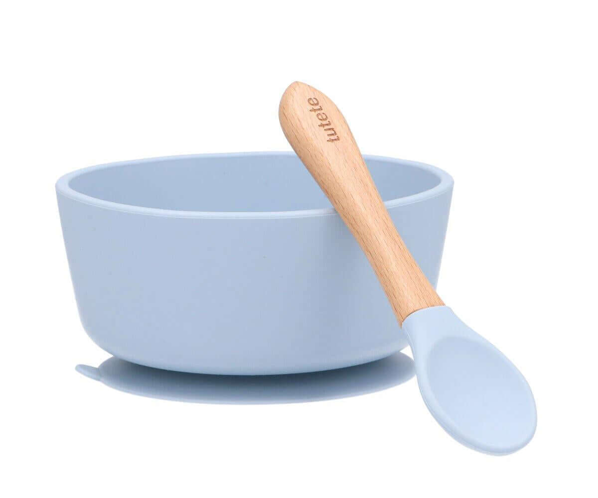 Conjunto de refeição para bebés e crianças em silicone e madeira. Taça com ventosa e colher na cor Sky Scoop da marca Tutete