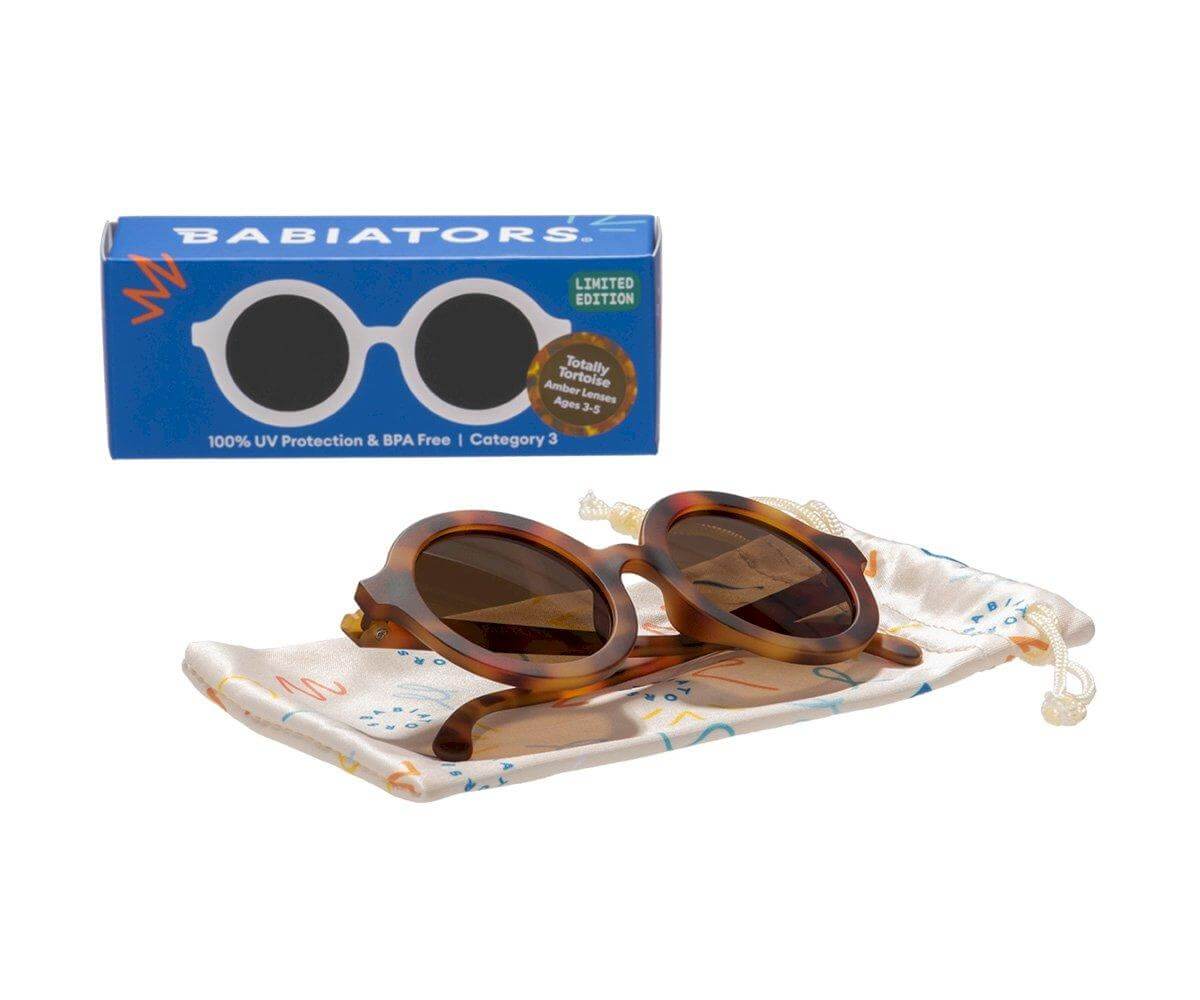 Óculos de sol modelo round da marca babiators na cor tortoise Com bolsa de transporte