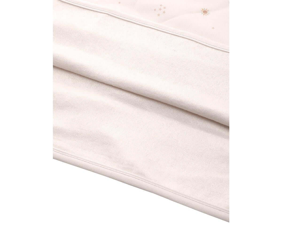 Poncho de praia infantil para bebés e crianças da marca Monneka no padrão starlight detalhe tecido