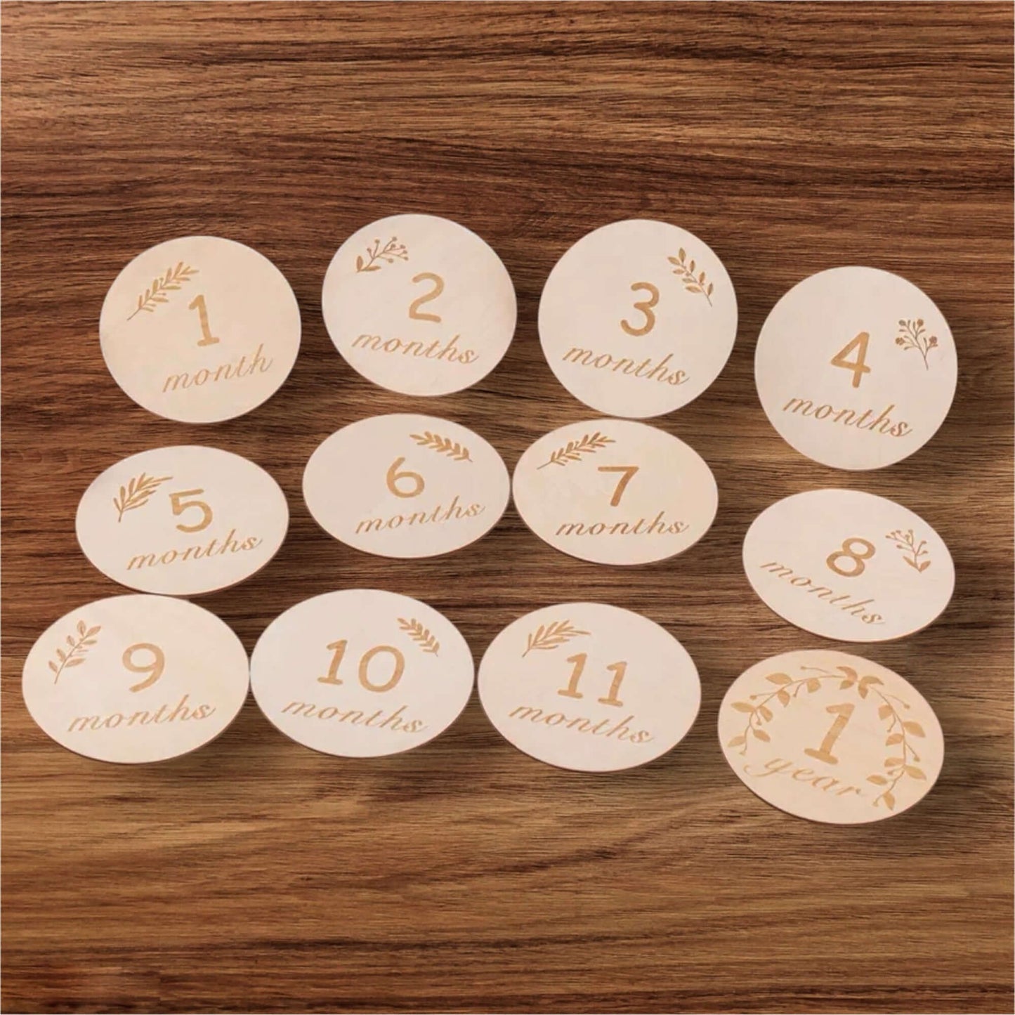 Millestone em placas de madeira para celebrar o crescimento do bebé