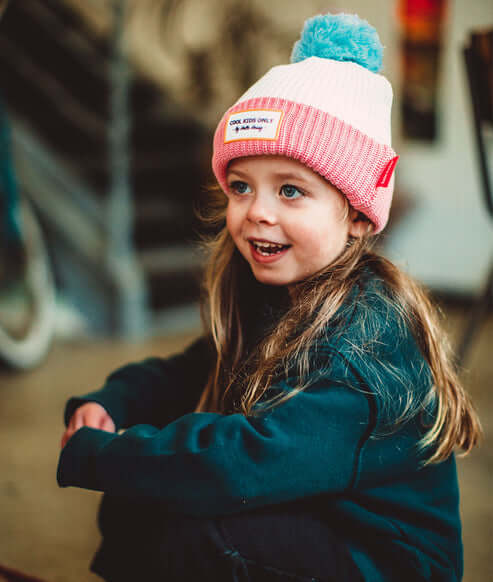 gorro infantil para bebés e crianças da marca Mello hossy na cor pink ice Vista lateral