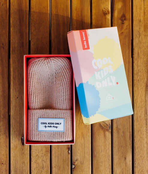 Embalagem do Gorro para bebés e crianças na cor Pop Champage na marca Hello Hossy