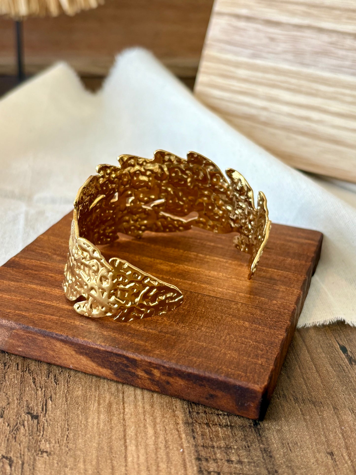 Pulseira Dourada com textura | Minhámê