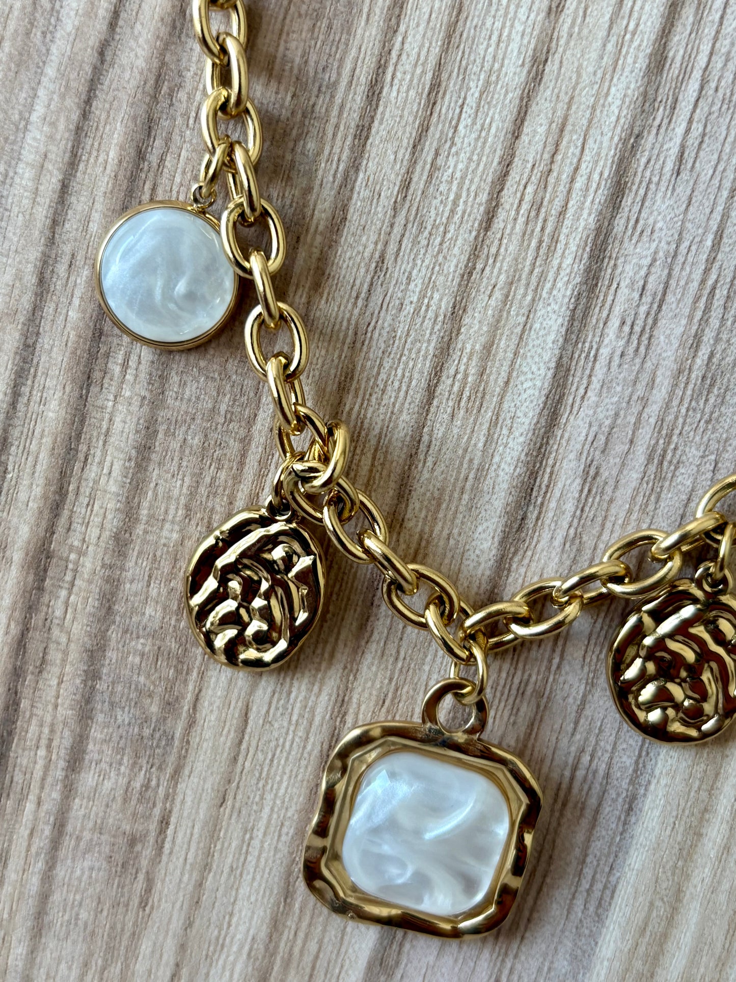 Colar Charm Madrepérola | Minhámê