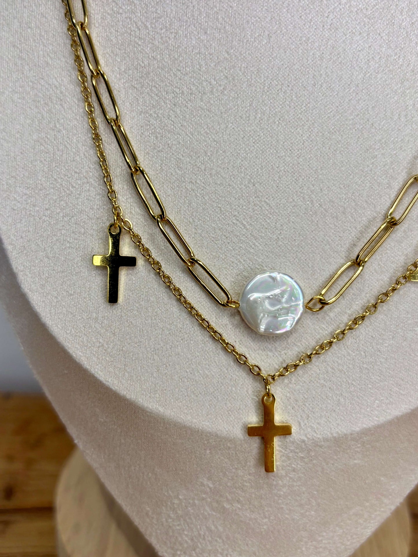 Colar Duplo Pérola facetada e Cruzes | Minhámê