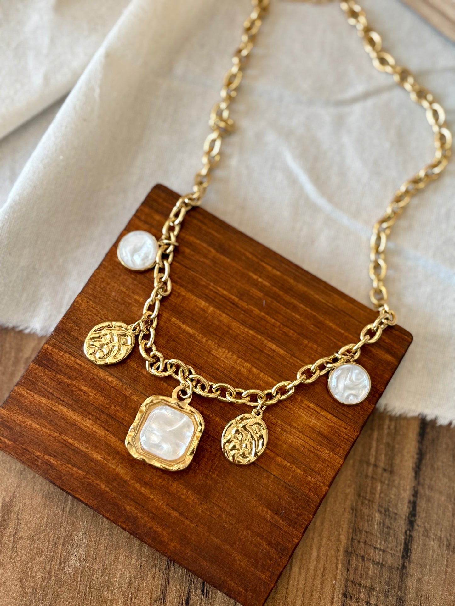Colar Charm Madrepérola | Minhámê