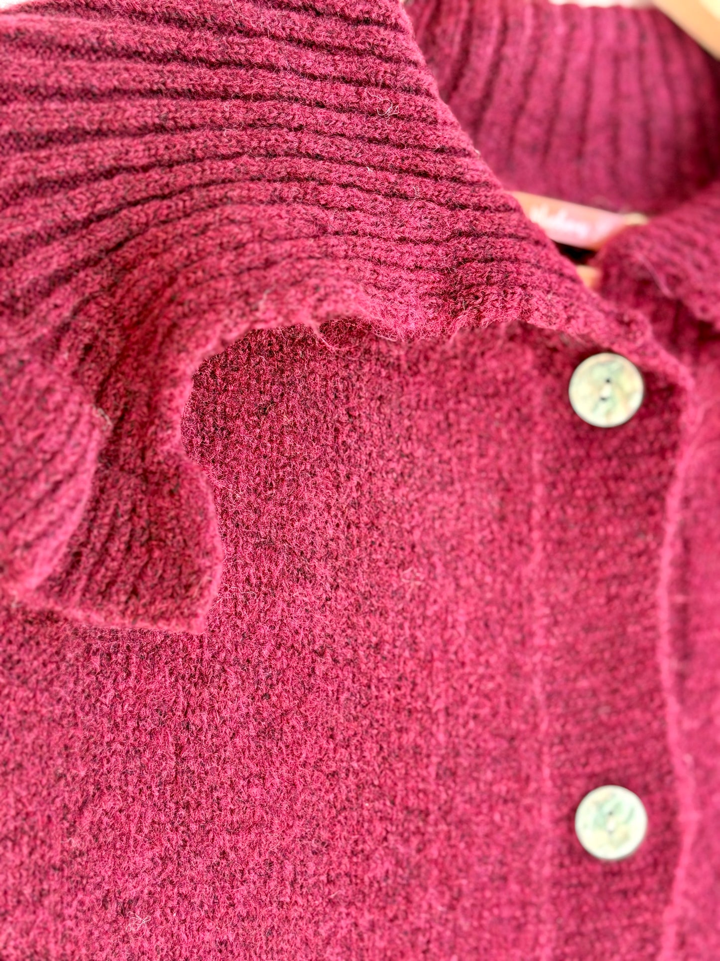 Colete de malha com golas bordeaux | Minhámê