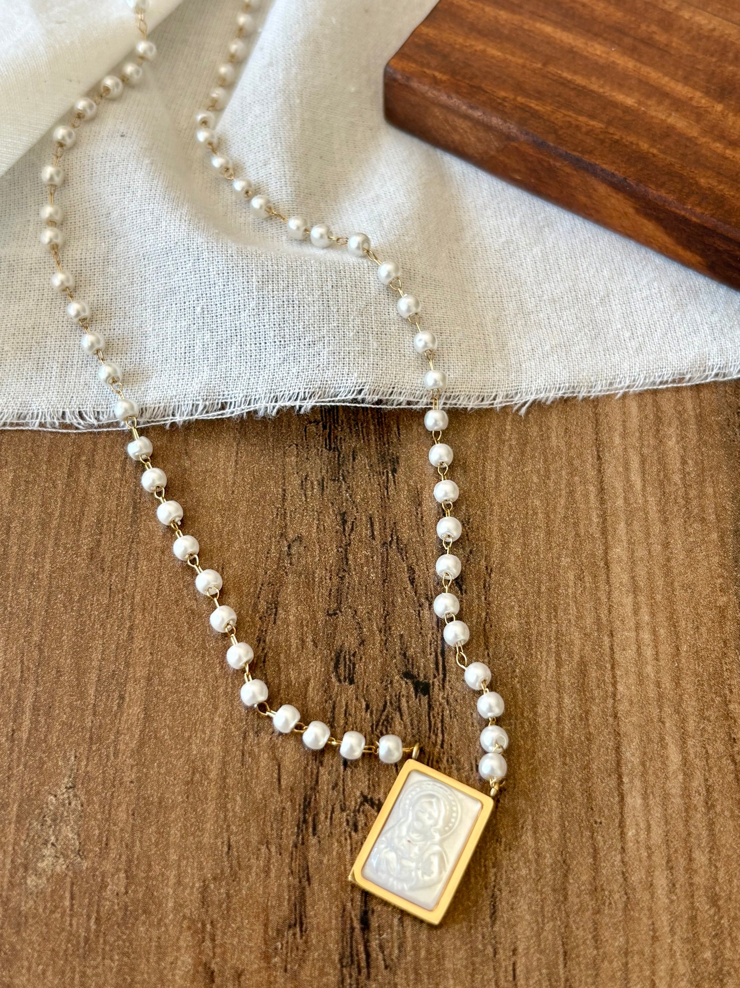 Colar com medalha em madrepérola retangular | Minhámê
