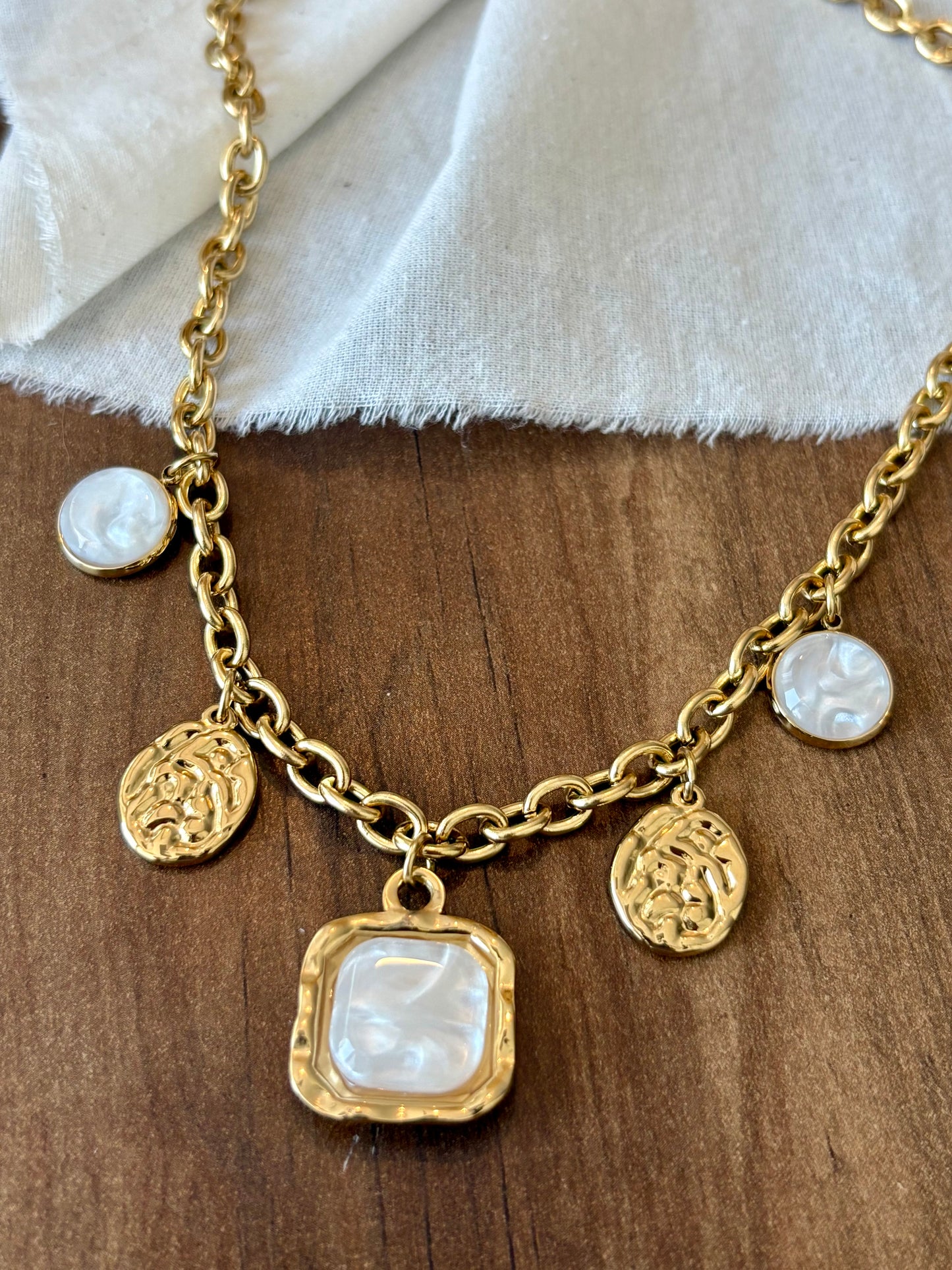 Colar Charm Madrepérola | Minhámê