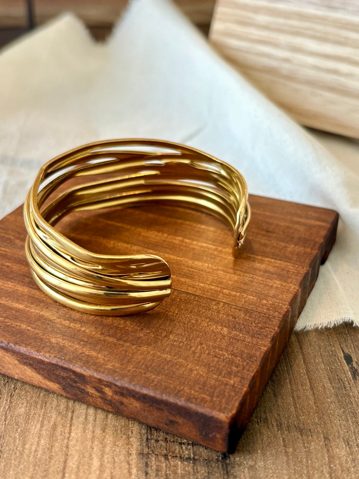 Pulseira Dourada efeito múltiplo | Minhámê