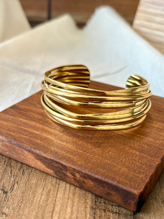 Pulseira Dourada efeito múltiplo | Minhámê