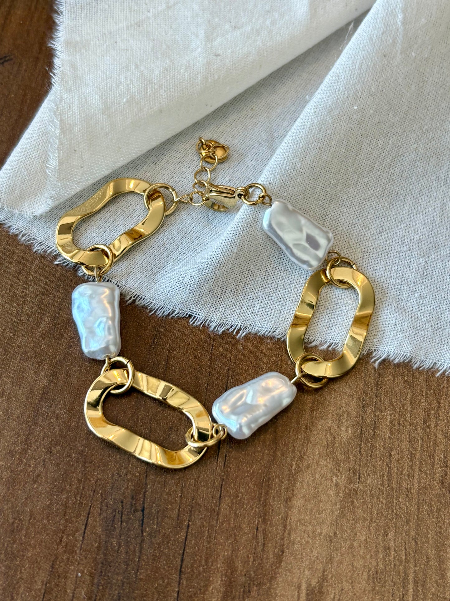Pulseira pérolas e argolas facetadas | Minhámê