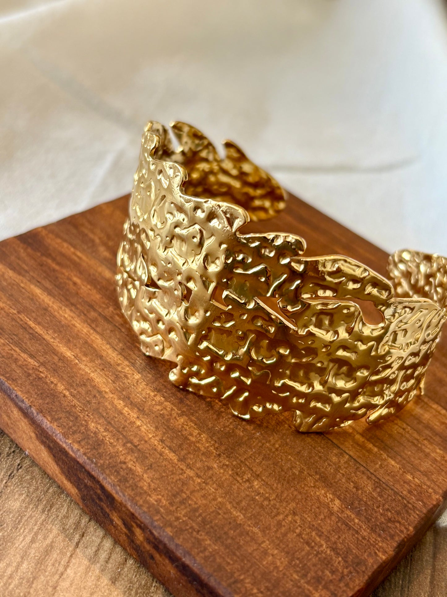 Pulseira Dourada com textura | Minhámê