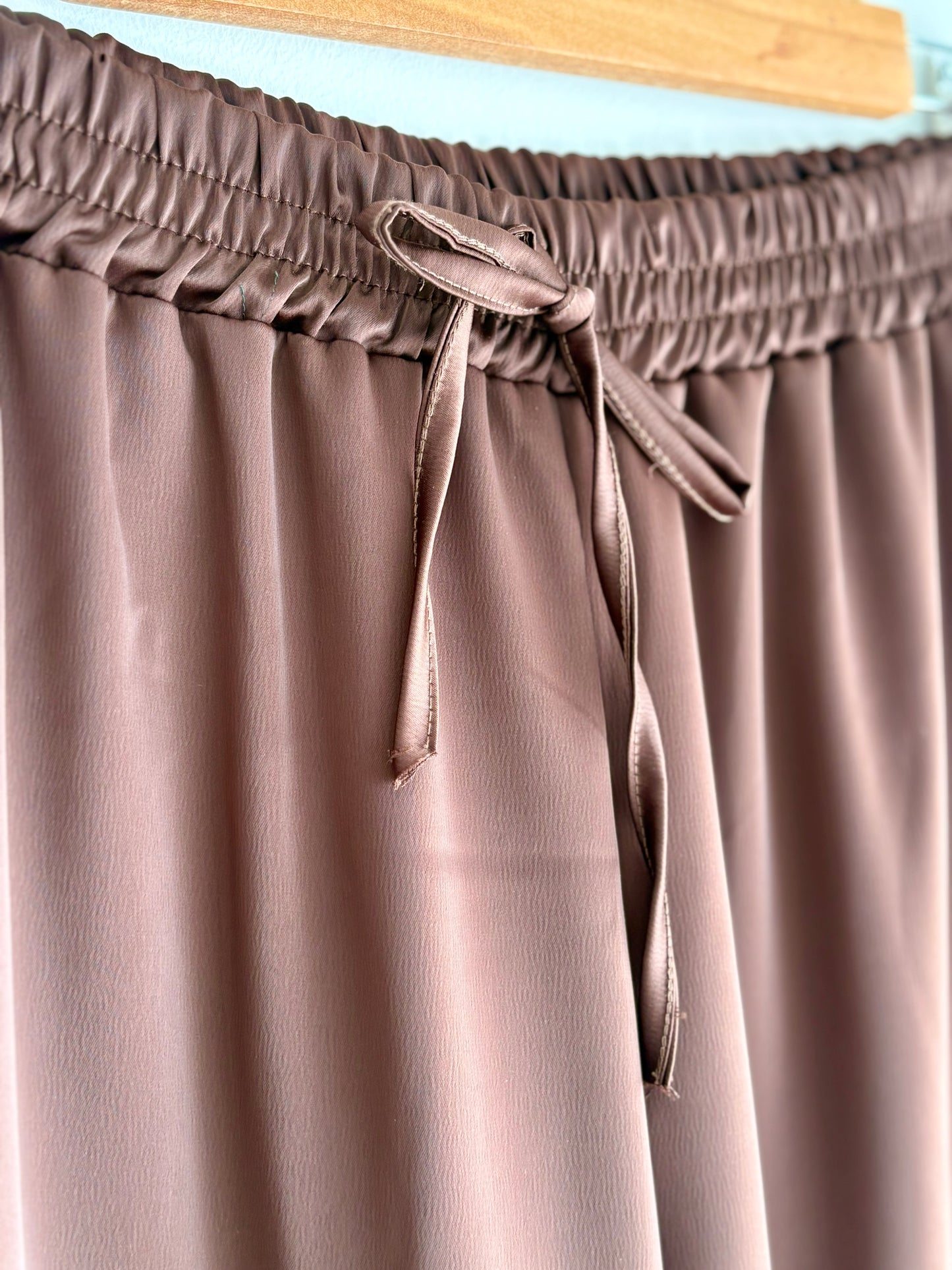 Conjunto calças, camisa e top castanho | Minhámê
