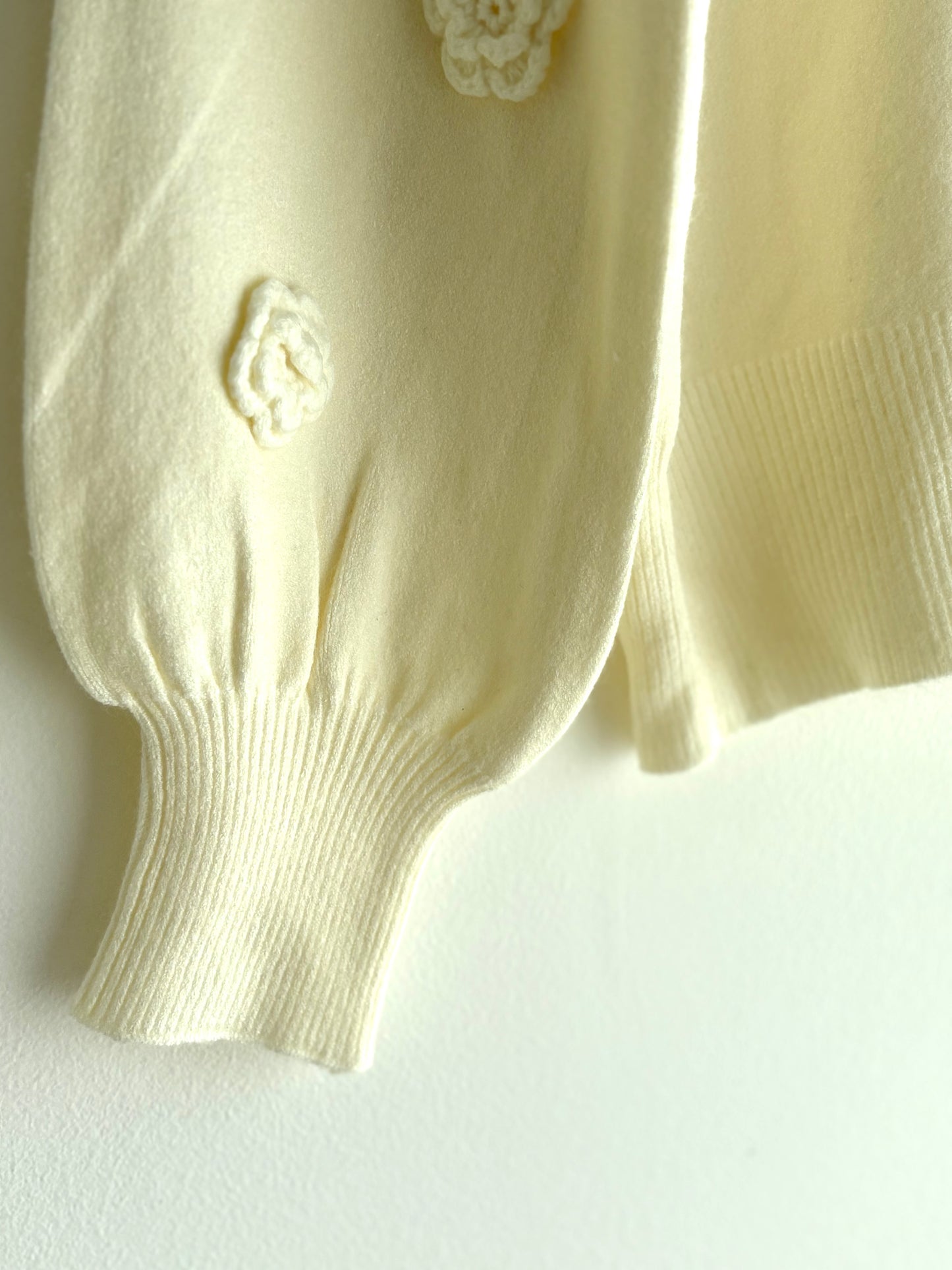 Casaco de malha mangas flores creme | Minhámê