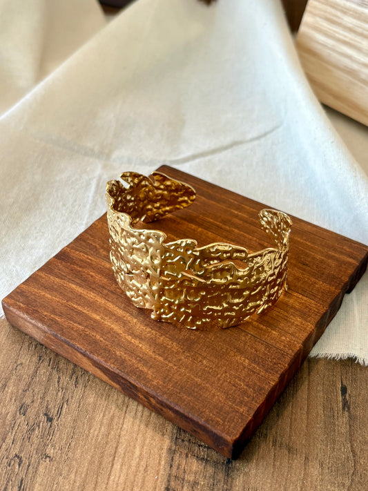 Pulseira Dourada com textura | Minhámê