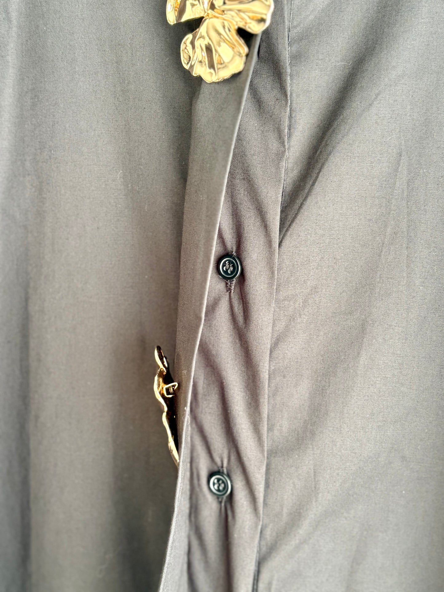 Camisa com botões dourados preto | Minhámê