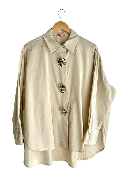 Camisa com botões dourados bege | Minhámê