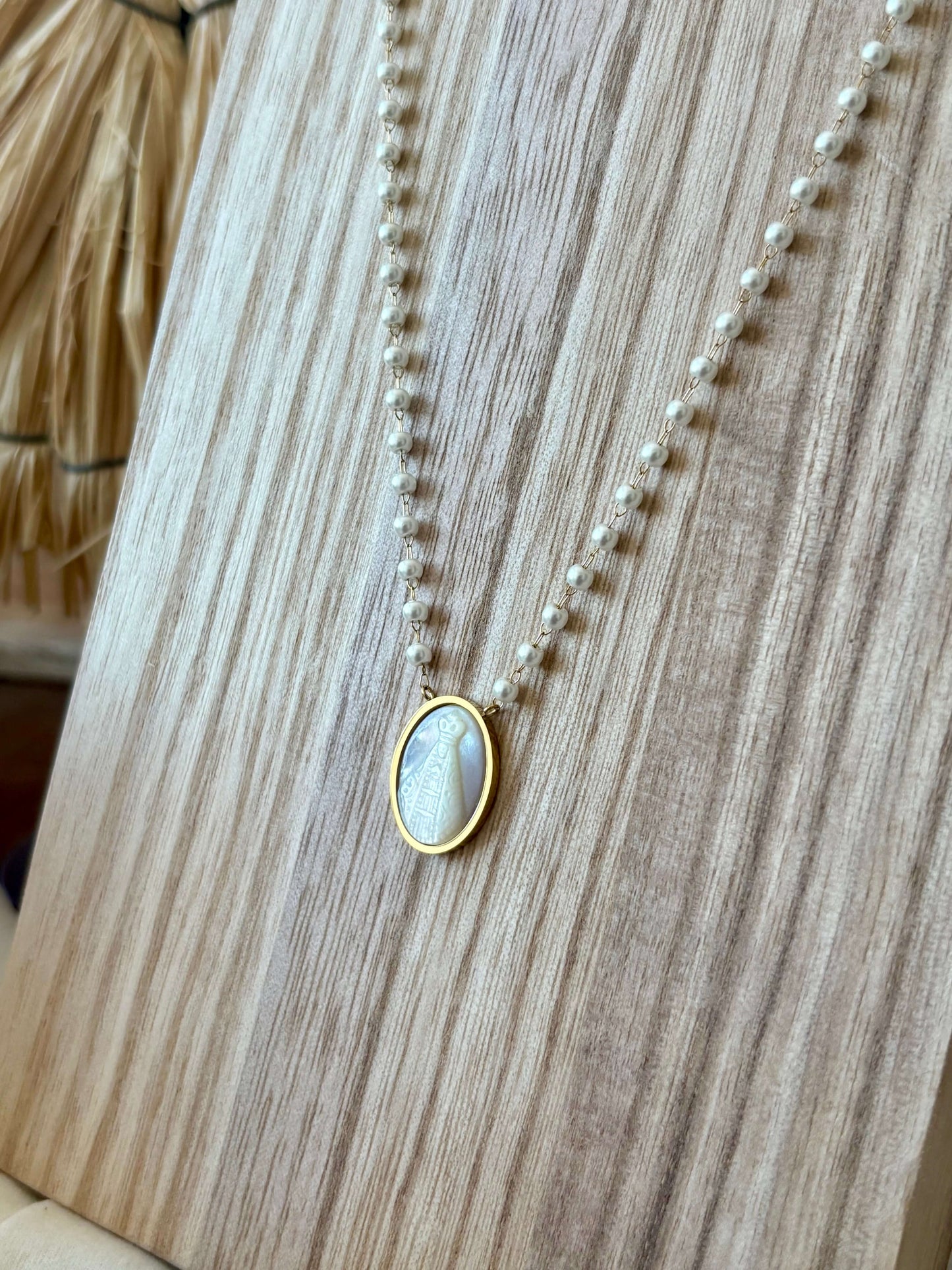 Colar com medalha em madrepérola oval | Minhámê