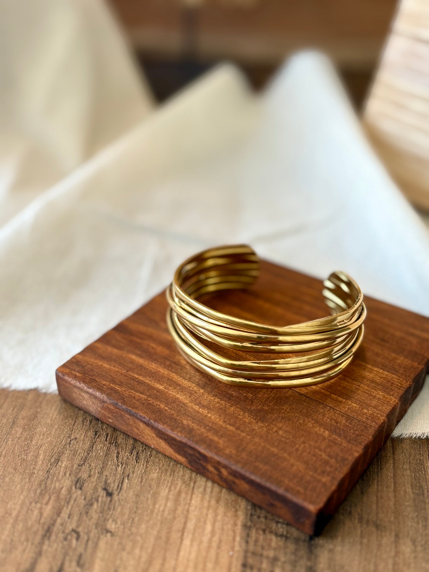 Pulseira Dourada efeito múltiplo | Minhámê