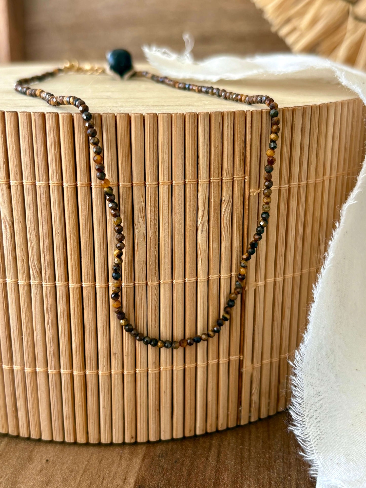 Colar de contas castanho | Minhámê