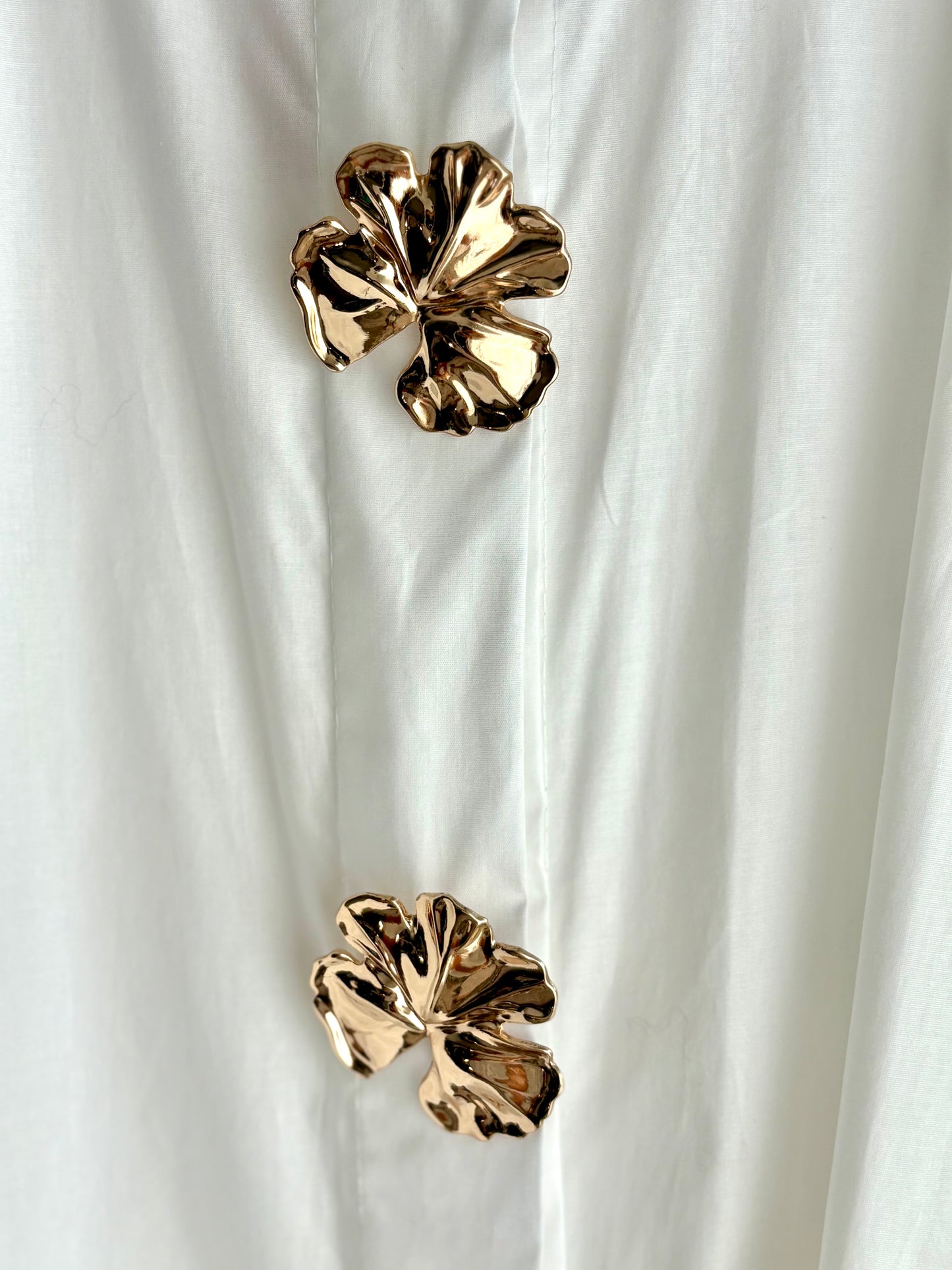 Camisa com botões dourados branco | Minhámê