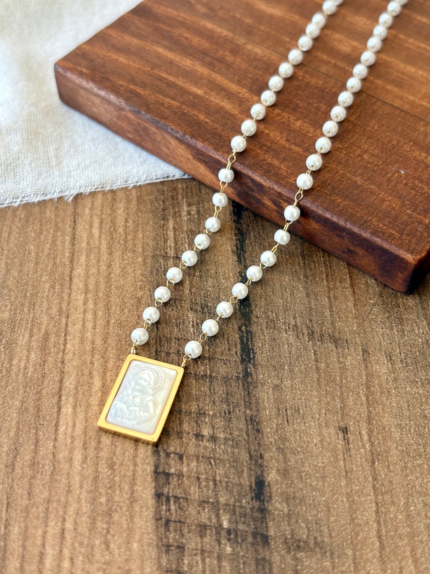 Colar com medalha em madrepérola retangular | Minhámê