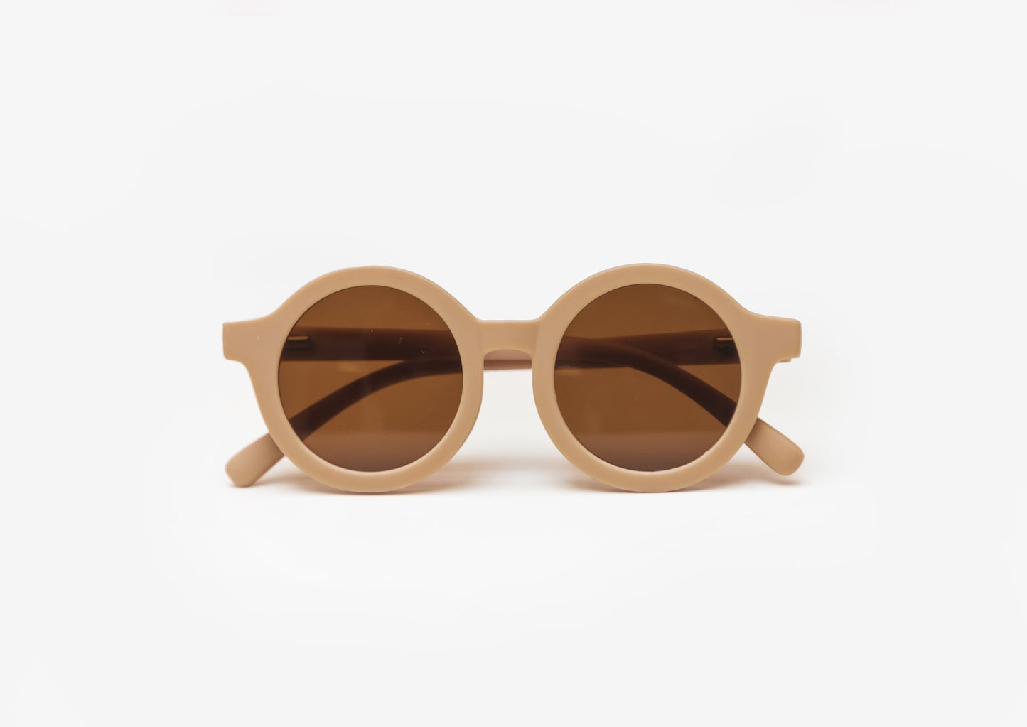 óculos de sol infantis para bebés e crianças com lentes polarizadas na cor latte da marca mrs ertha